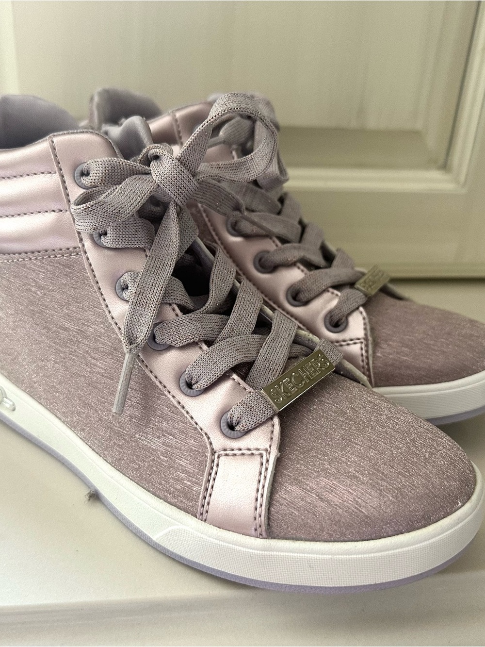Skechers Shoutouts Women's Lavender Metallic  High-Top Sneakers, Sz 4.5, NWT